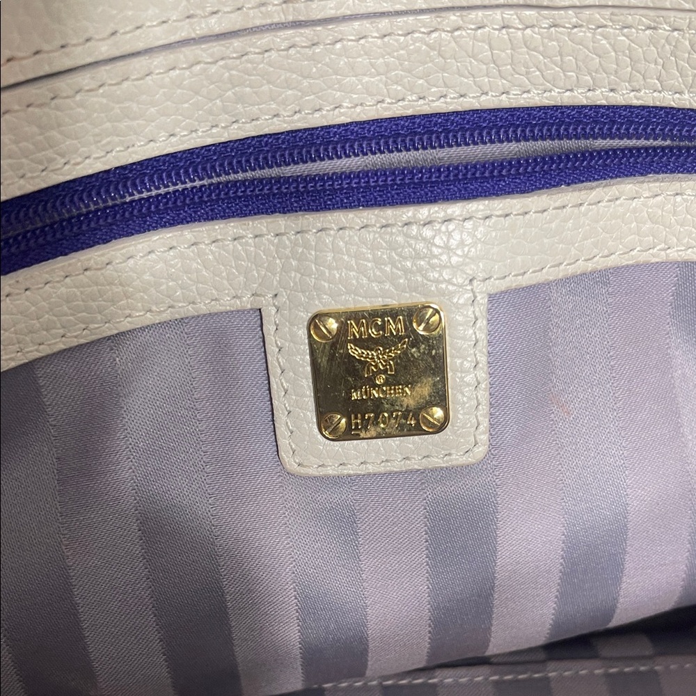 MCM Cream Leather Shoulder Bag with Gold Chain - Picture 5 of 7